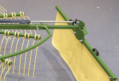 Karhotusverho lähikuvassa, verho on keltainen