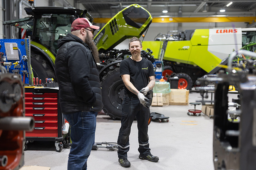 Hankkijan huollossa on iloista väkeä.