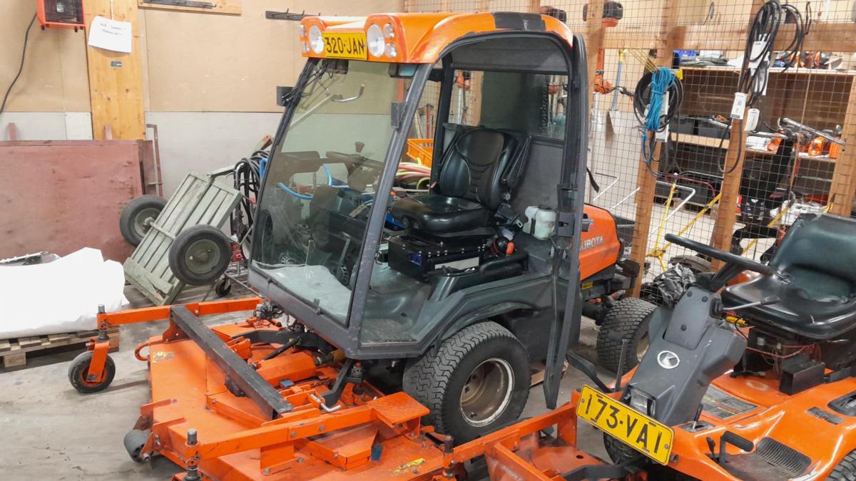 Kubota F3890