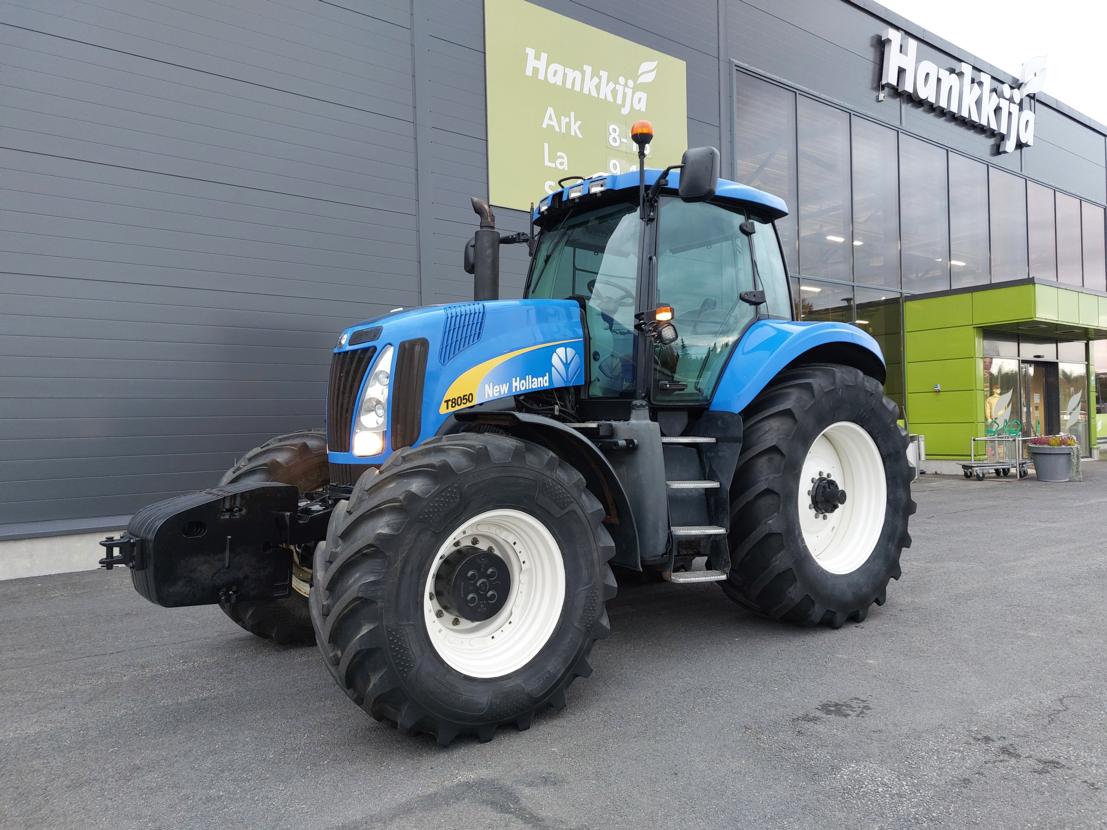 New Holland T8050