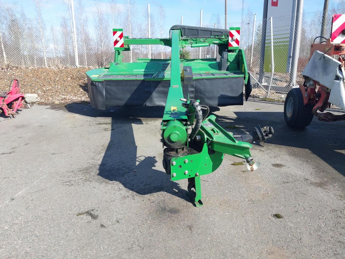 John Deere 835