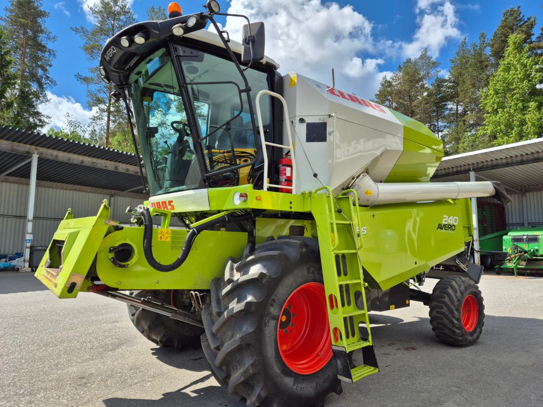 Claas Avero 240