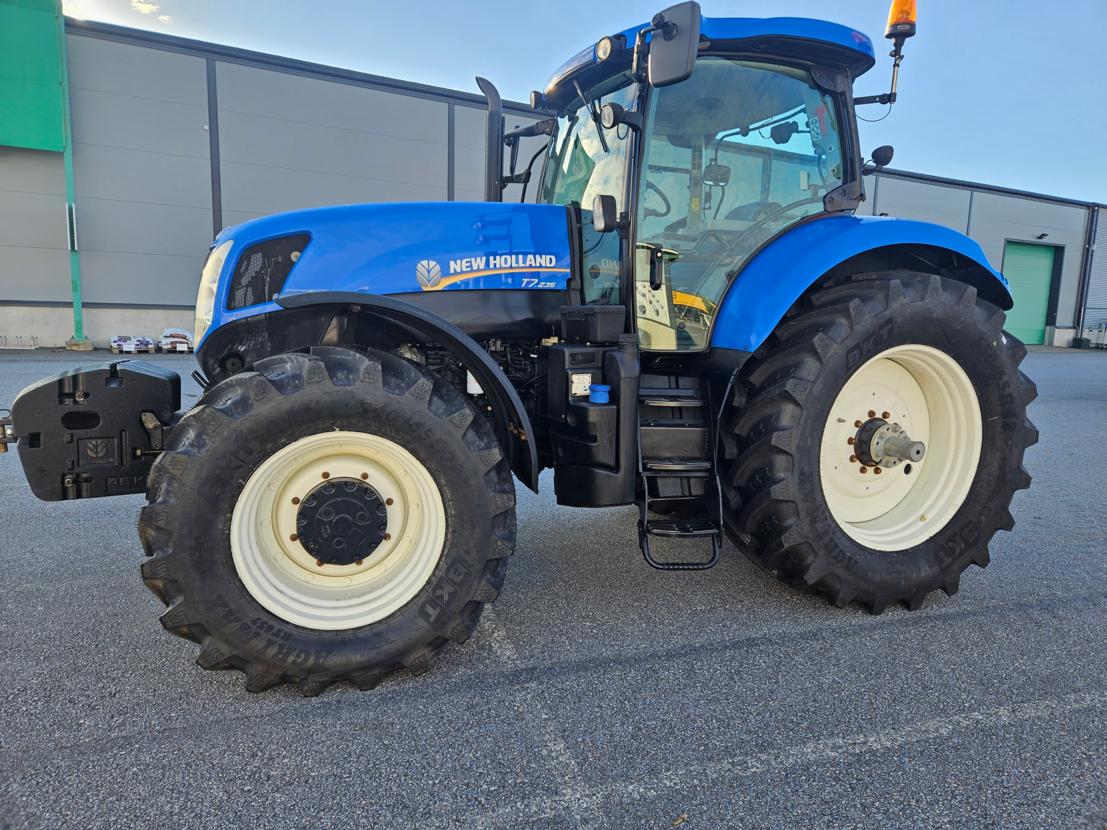 New Holland T7.235