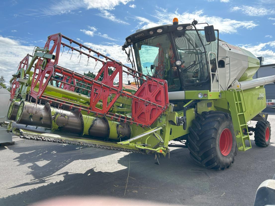 Claas Avero 240