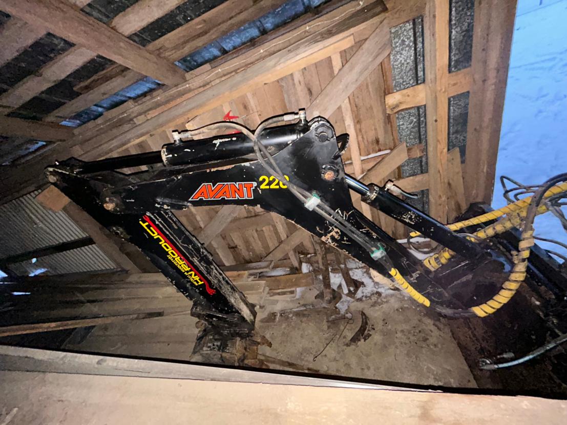 Pienkuormaajavarusteet Avant 220 A2865 Kaivuri