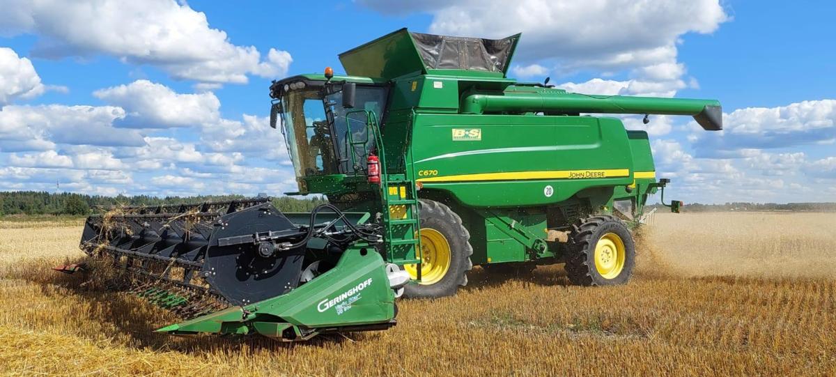 John Deere C670