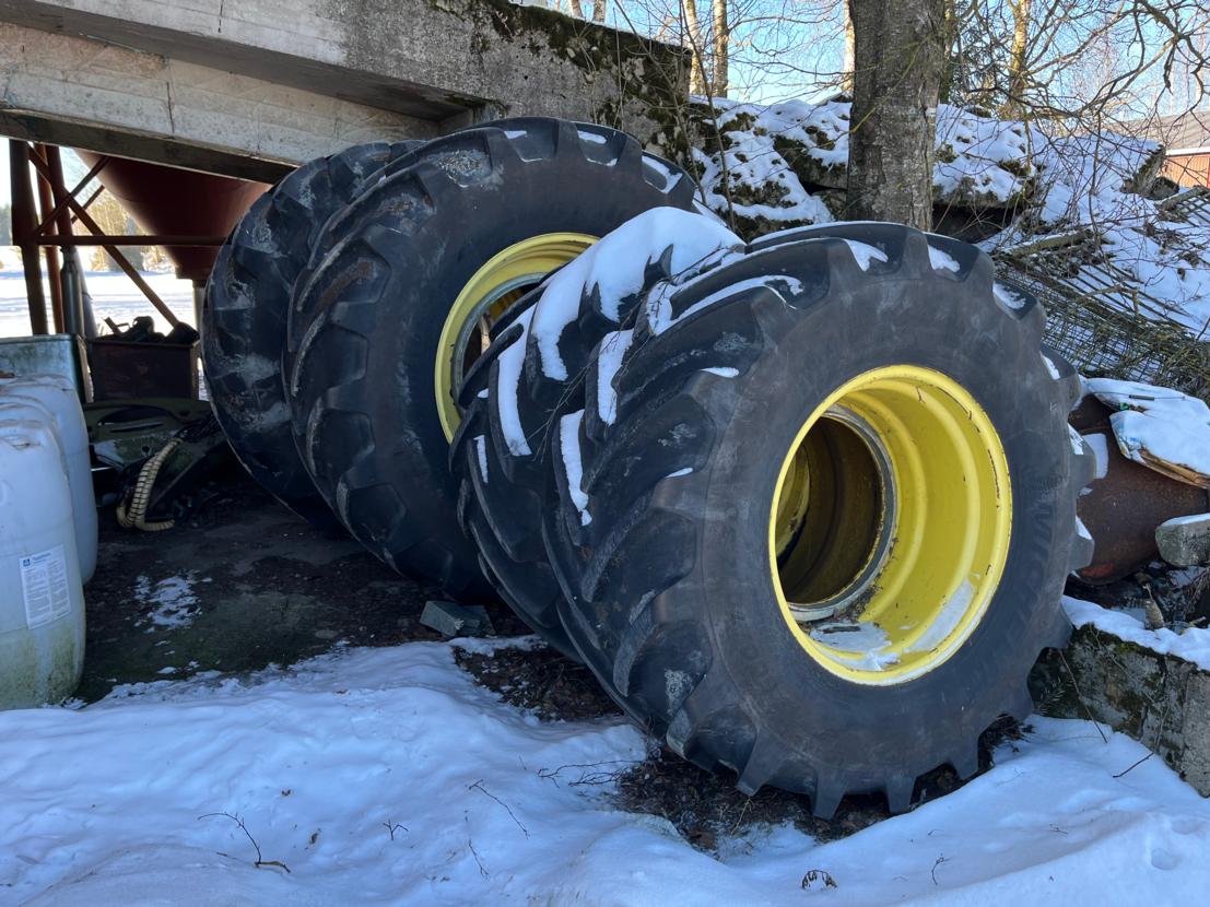 Levikepyörät 710/70r42 & 600/70r30