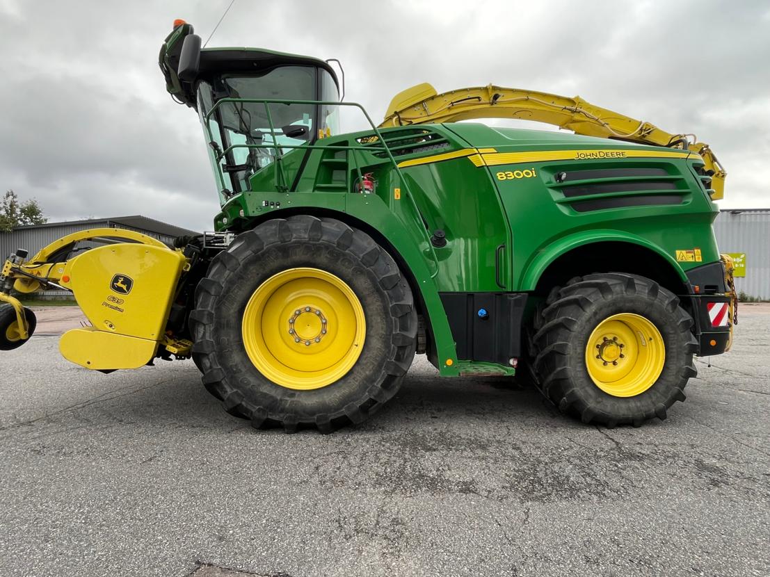 John Deere 8300
