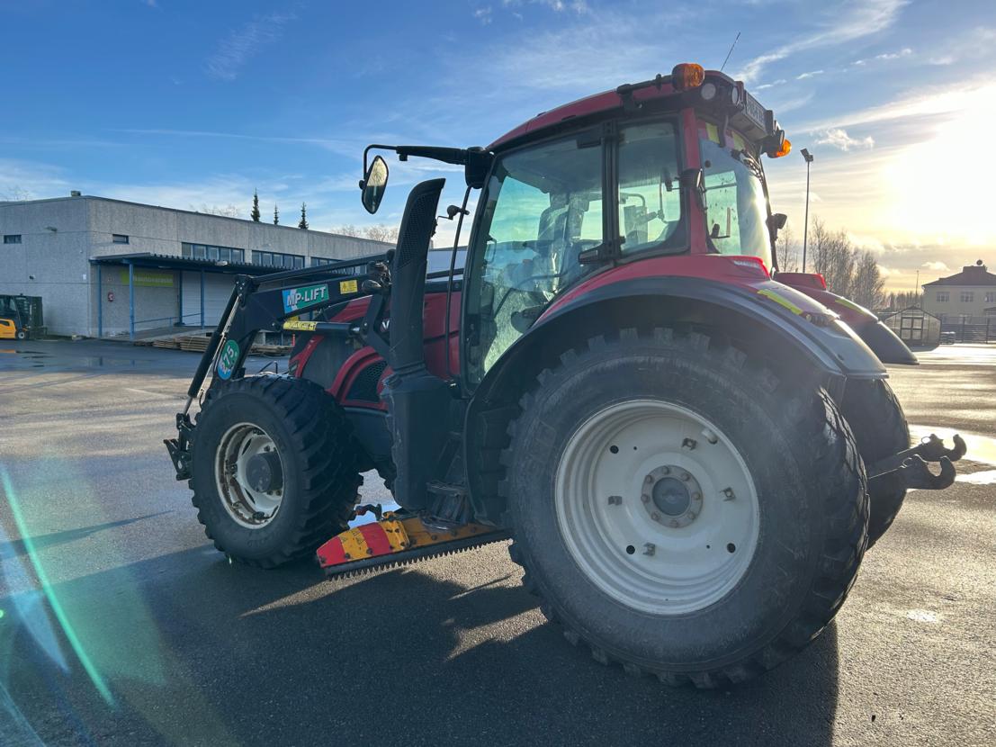 Valtra T144
