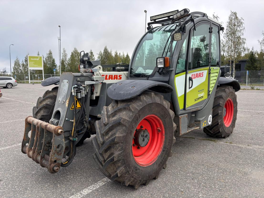 Claas Scorpion 7040