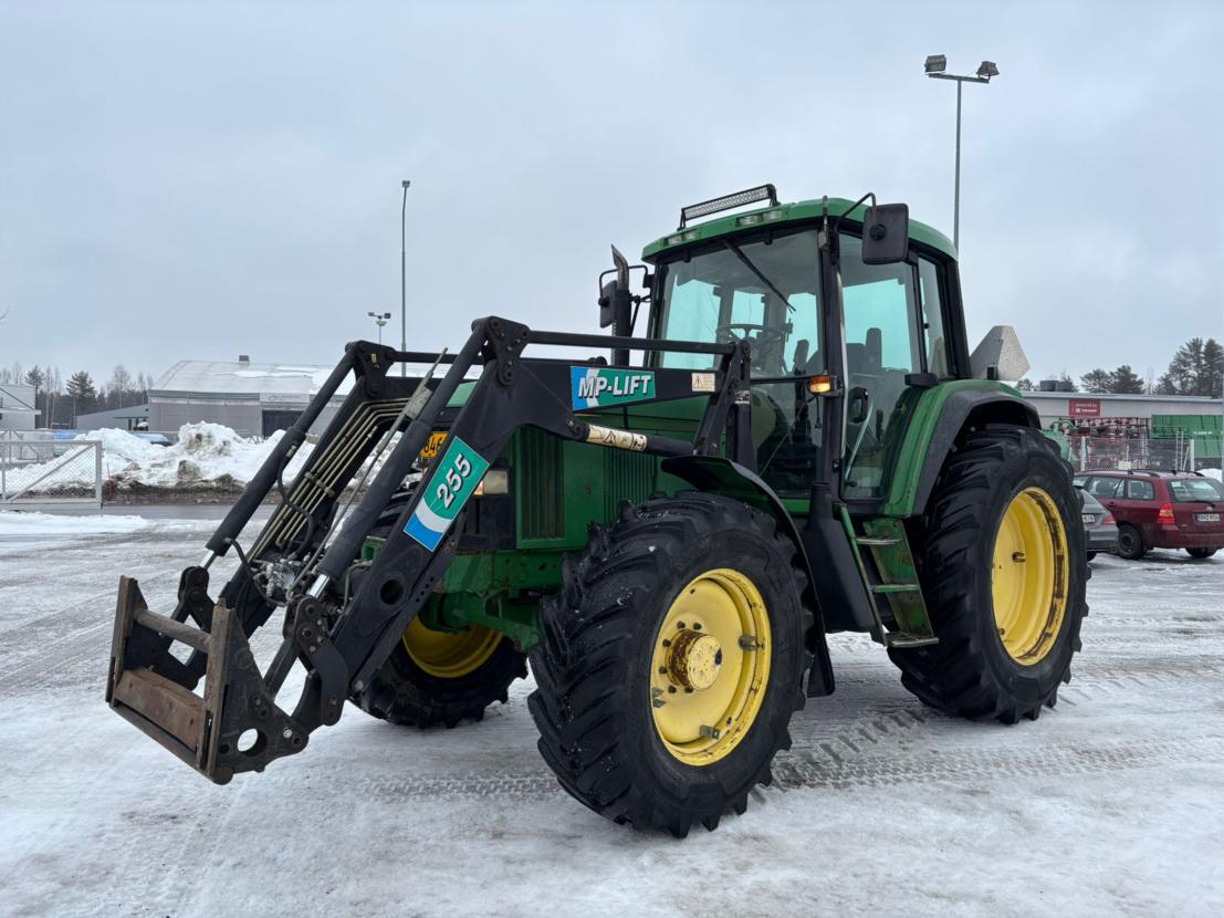 John Deere 6810